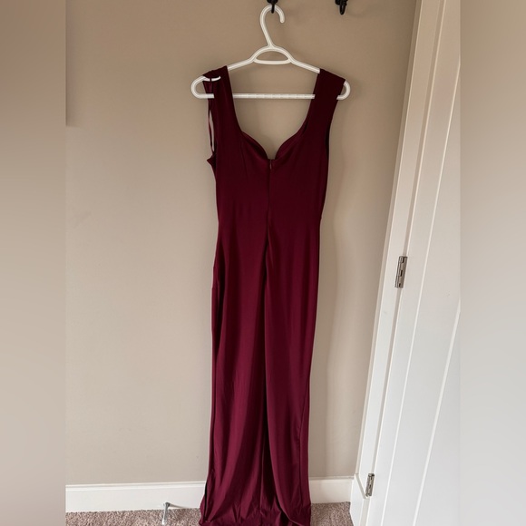 Burgundy formal/bridesmaid gown size 8. Sweetheart neckline with knee slit - Picture 3 of 5